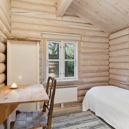 Pet Friendly In With Kitchen Holiday home