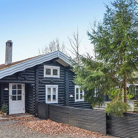 4 Bedroom Awesome In 別荘