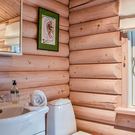 Pet Friendly In With Kitchen *